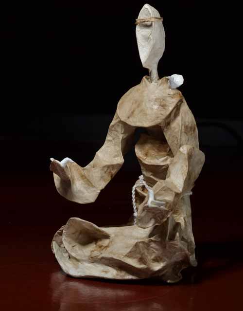 Escultura São Francisco de Assis em papel reciclado